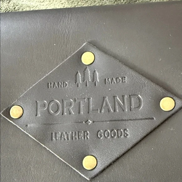 Hawkeye Black Leather Crossbody Bag - Picture 2 of 4